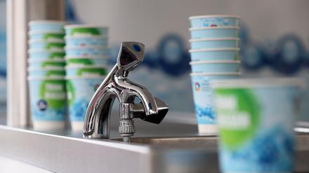 Das Trinkwasser in Potsdam soll nächstes Jahr noch teurer werden. Im Vergleich mit anderen Landeshauptstädten in Ostdeutschland steht die Stadt bei den Wohnnebenkosten ziemlich schlecht da.