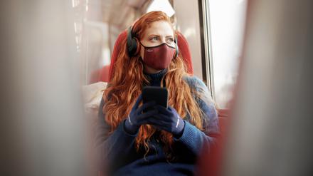 Die „Livinguard Pro Mask“ soll nicht nur Viren aus der Luft filtern, sondern diese auch inaktivieren können, sagt der Hersteller.