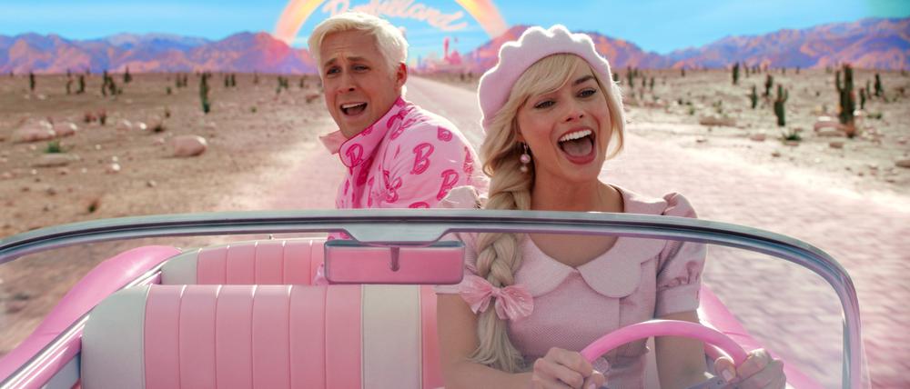Margot Robbie und Ryan Gosling spielen Barbie und Ken im „Barbie Movie“.