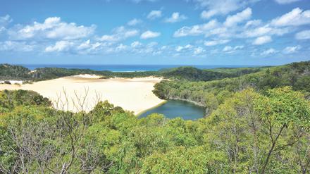 Die weltgrößte Sandinsel Fraser Island vor der Küste von Queensland trägt nun auch offiziell wieder ihren ursprünglichen Namen K’gari.