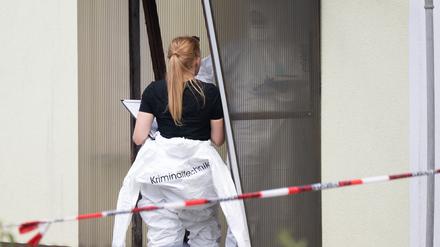 Auf dem Grundstück in der Kroppener Dorfstraße sicherte die Polizei am Mittwoch Spuren.