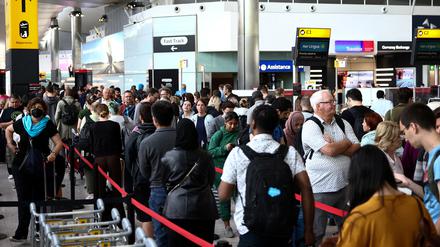 Das Sicherheitspersonal von Heathrow will in den Sommermonaten Juli und August die Arbeit niederlegen (Symbolbild).