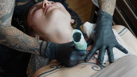 Tätowiererin Mila Loba