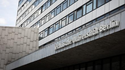 Außenansicht des TU-Hauptgebäudes in der Straße des 17. Juni 135.