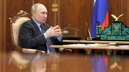 Russlands Präsident Wladimir Putin gibt sich auch im 16. Monat des Kriegs gegen die Ukraine unbeirrt.