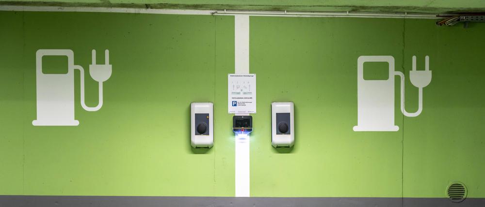 In Mehrfamilienhäusern mit Tiefgarage wird das Wallbox-Sharing oft dadurch erschwert, dass die Stellplätze nicht nebeneinander liegen – es geht aber auch anders.
