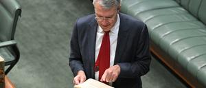 Generalstaatsanwalt Mark Dreyfus will Nazi-Symbole verbieten.