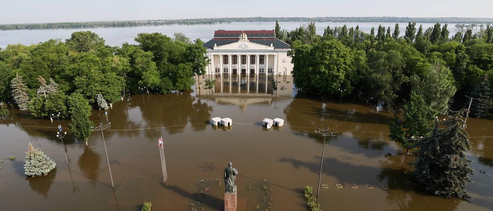 Der überschwemmte Kulturpalast in Nowa Kachowka.