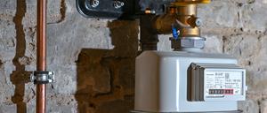 Ein Gaszähler in einem Keller eines Einfamilienhauses. Deutschland gehört weltweit zu den Ländern, die am meisten Gas zum Heizen nutzen. 