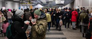 In den ersten Kriegstagen kamen täglich Tausende Menschen aus der Ukraine nach Berlin.