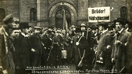 „Bros“ von anno dazumal. Friedensappelle auf Plakaten wurden im November 1918 hochgehalten.