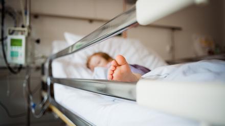 Young girl is lying in a hospital bed