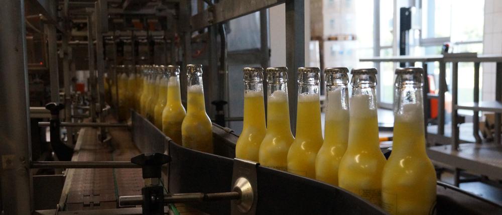 Das Unternehmen produziert alkoholische Cocktails in Flaschen, was technisch anspruchsvoller ist, als man denken könnte.