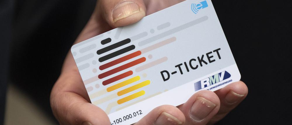 Das Deutschlandticket in Kartenform.