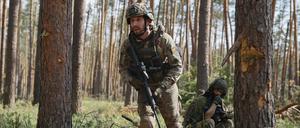 Ukrainische Soldaten während eines Kampfeinsatzes an der Frontlinie.