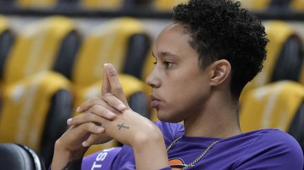 Die monatelang in Russland inhaftierte US-Basketballerin wurde auf dem Flughafen in Dallas verbal attackiert.