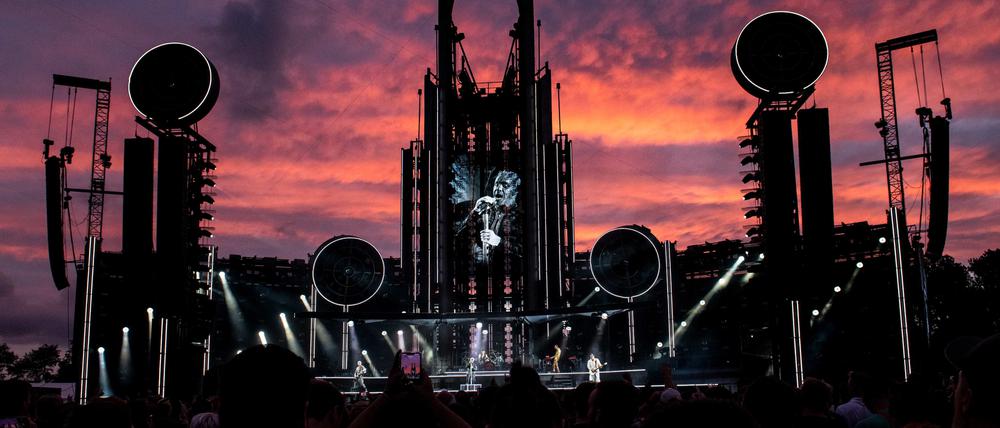 Für ihre Stadion-Tour ließ die Band Rammstein eine Spezialbühne anfertigen.