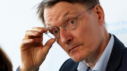 Bundesgesundheitsminister Karl Lauterbach hat Forderungen der Apothekerverbände nach mehr Honorar zurückgewiesen.