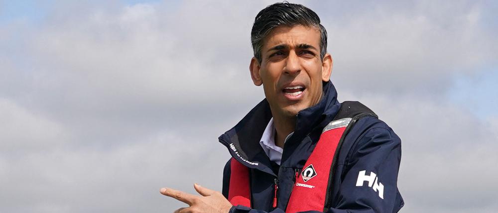 Johnsons Rücktritt ist auch eine Kampansage an Parteigenossen Rishi Sunak. Dem Premier drohen bei den jetzt nötigen Nachwahlen Niederlagen.