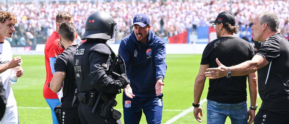 Die Emotionen kochten hoch beim Spiel in Unterhaching.