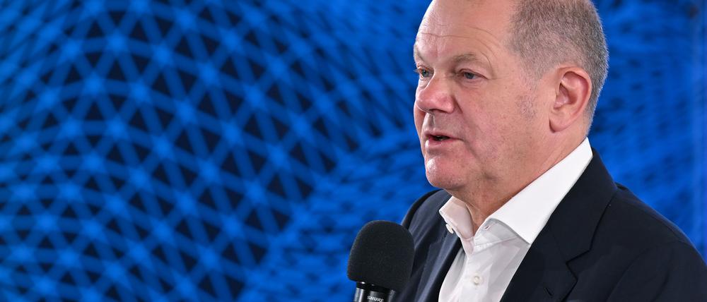 Bundeskanzler Olaf Scholz (SPD) spricht auf dem Ostdeutschen Wirtschaftsforum (OWF). 