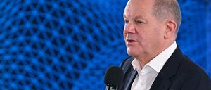 Bundeskanzler Olaf Scholz (SPD) spricht auf dem Ostdeutschen Wirtschaftsforum (OWF). 