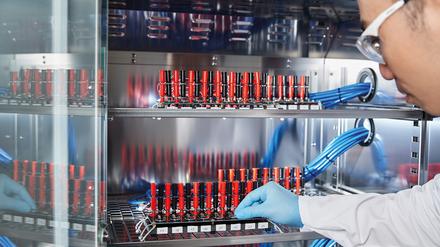 Batterieforschung bei BASF: Der Konzern will in dem Bereich vorsichtiger agieren.