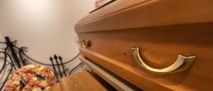 In Ecuador ist eine Frau bei ihrer eigenen Totenwache wieder in ihrem Sarg aufgewacht (Symbolbild)