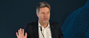 Robert Habeck (Bündnis 90/Die Grünen), Bundesminister für Wirtschaft und Klimaschutz, spricht auf dem Ostdeutschen Wirtschaftsforum (OWF).