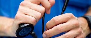 Der durchschnittliche Zusatzbeitrag der gesetzlichen Krankenversicherung steigt. 
