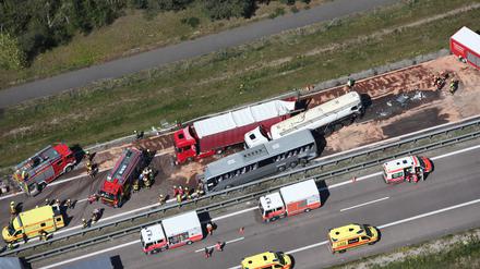 Tote, Verletzte und Vollsperrungen: die A12 im Osten Brandenburgs.