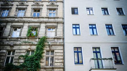 Mit der Umrüstung auf umweltfreundlichere Heiztechnik kommen sowohl auf die Immobilienbesitzer als auch auf die Mieter beträchtliche Kosten zu.