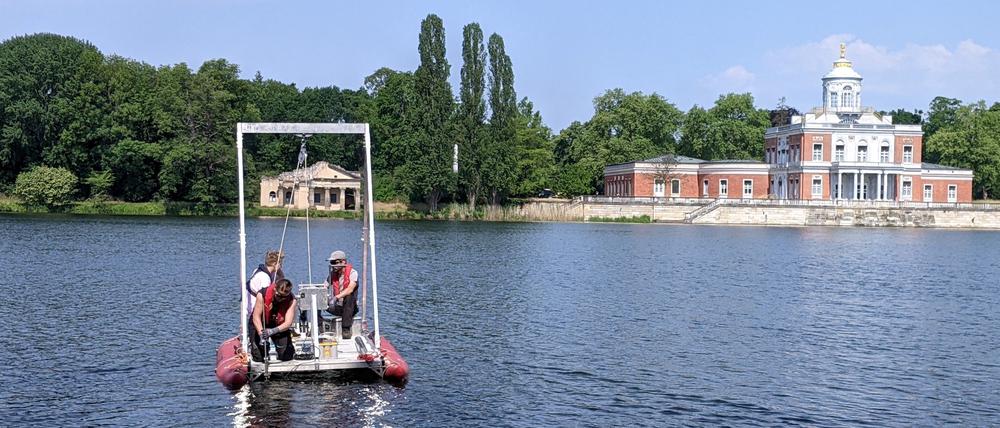 Schüler aus Babelsberg gehen mit dem Potsdamer Geoforschungszentrum dem Heiligen See auf den Grund. 