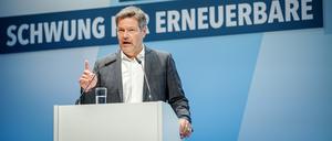 Robert Habeck (Bündnis 90/Die Grünen), Bundesminister für Wirtschaft und Klimaschutz, spricht zu Beginn der Regionenkonferenz «Schwung für Erneuerbare».