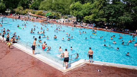 Immer wieder gab es früher Gewaltfälle in Berlins Freibädern. 2024 blieben sie aus.