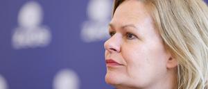 Bundesministerin des Inneren Nancy Faeser redet bei einer Pressekonferenz in Düsseldorf (Archivbild). 