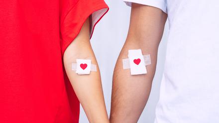 Weniger als drei Prozent der Menschen in Deutschland spenden regelmäßig Blut. In den Städten sieht die Situation drastischer aus als auf dem Land. 