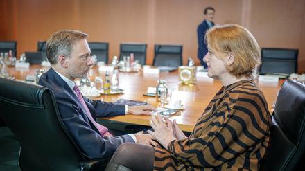 Christian Lindner (FDP), Bundesminister der Finanzen, und Lisa Paus (Bündnis 90/Die Grünen), Bundesministerin für Familie, Senioren, Frauen und Jugend.