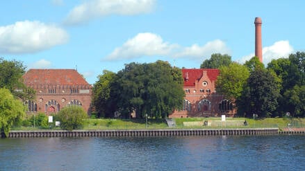 Das historische Wasserwerk am Großen Müggelsee in Berlin-Friedrichshagen.