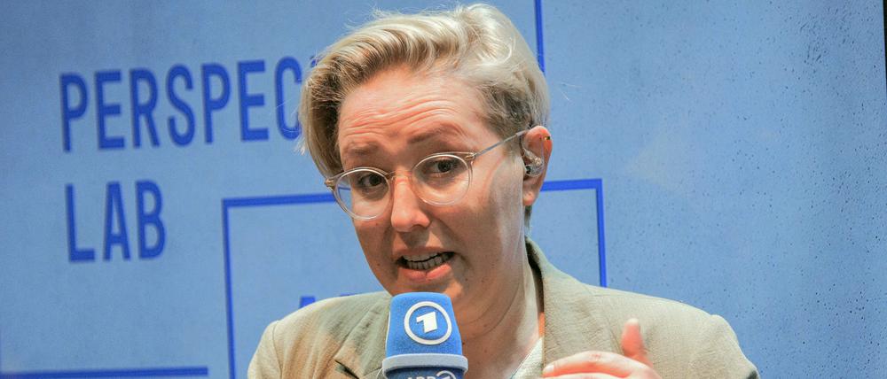 Juliane Leopold, Chefredakteurin Digitales von ARD-aktuell, zieht ihre Bewerbung für die RBB-Intendanz zurück. 