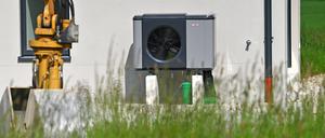 Themenfoto Waermepumpe. Waermepumpe der Marke Wolf in einem Neubau Einfamilinenhaus in Bayern. *** Theme photo Waermepumpe Wolf brand heat pump in a new construction single-family house in Bavaria