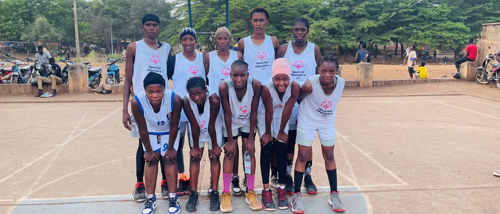 Die Delegation von Mali mit seinen Basketballerinnen gastiert vor ihrer Reise nach Berlin im Landkreis Augsburg.