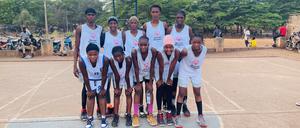 Die Delegation von Mali mit seinen Basketballerinnen gastiert vor ihrer Reise nach Berlin im Landkreis Augsburg.