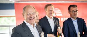 Am Ende doch noch ein Grund zur Freude: Kanzler Scholz mit den Ministern Lindner und Özdemir.