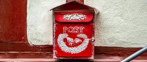 Ein Briefkasten an einem Haus in der Nähe von Monschau Städteregio Aachen NRW . Briefkasten *** A mailbox on a house near Monschau Städteregio Aachen NRW mailbox