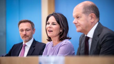 Harmonie zwischendurch: Bei der Vorstellung der Sicherheitsstrategie am Mittwoch haben Christian Lindner (FDP), Annalena Baerbock (Grüne) und Olaf Scholz (SPD) das gute Miteinander betont – das fehlte zuletzt aber oft.