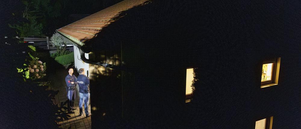 Petersdorf in Österreich: Die Polizei hat in Österreich drei Leichen in dem abgelegenen Wohnhaus entdeckt. Die Hintergründe sind noch unklar.