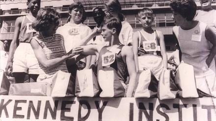 Eunice Kennedy Shriver (l.) ist Begründerin der Special Olympics, die hier 1968 in Chicago stattfanden. 