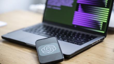  Textroboter wie ChatGPT oder Bard, Bildgeneratoren wie Stable Diffusion und andere Programme der sogenannten generativen Künstlichen Intelligenz (GenAI) könnten weltweit für ein signifikantes zusätzliches Produktivitätswachstum sorgen. 