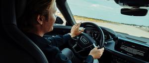 Beim Greentech Festival 2022 fuhr Nico Rosberg mit Elektroautos über die ehemalige Landebahn.